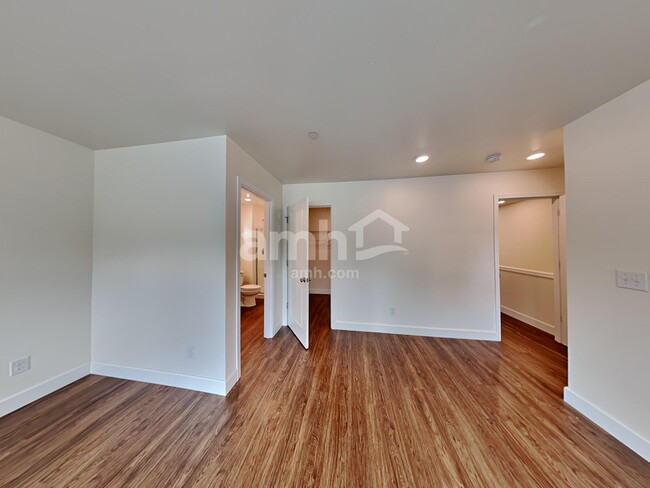 Building Photo - 13704 107th Ave Ct E