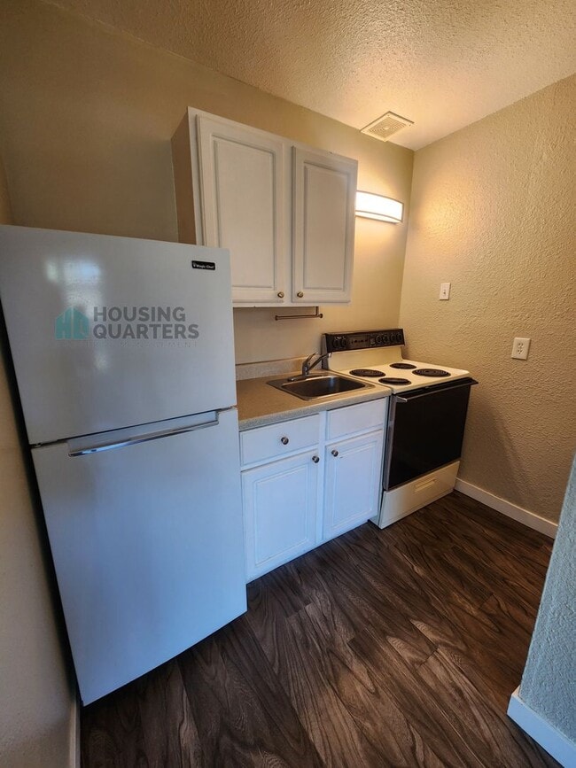 Building Photo - 1822 W Gardner Ave