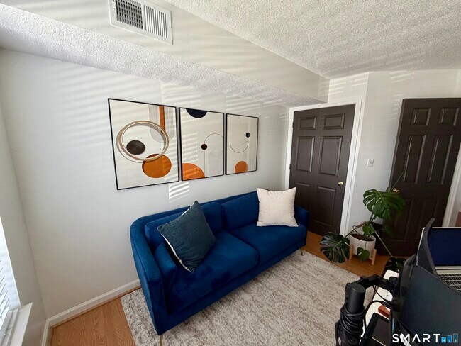 Building Photo - 1 Forest Glen Cir