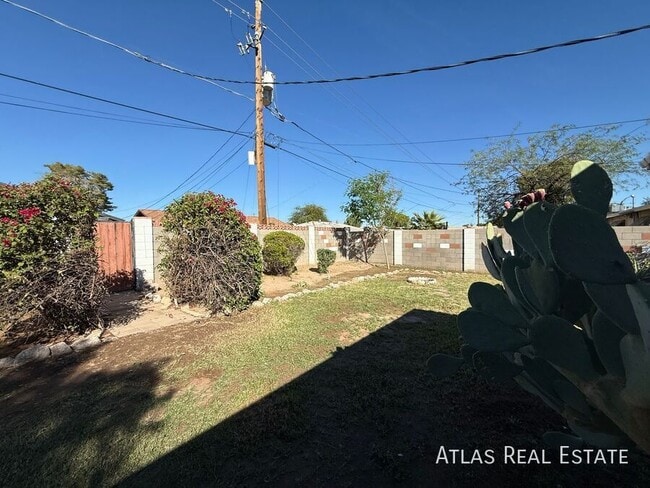 Building Photo - 6820 E Pinchot Ave