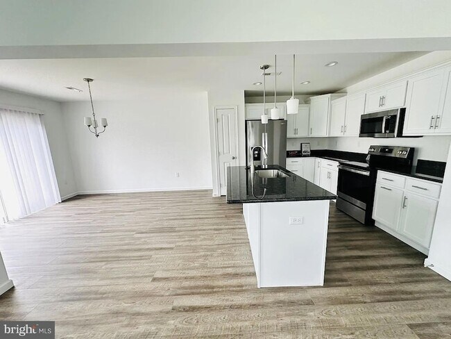 Building Photo - 20 Shillington Ln