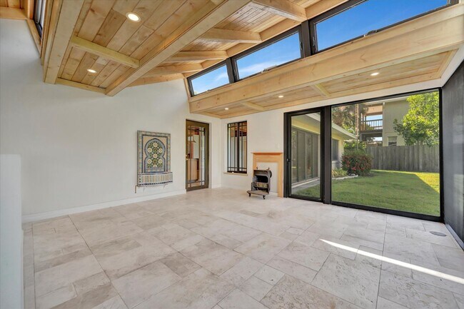 Building Photo - Beautiful West of the Trail 3-Bed/2-Bath H...