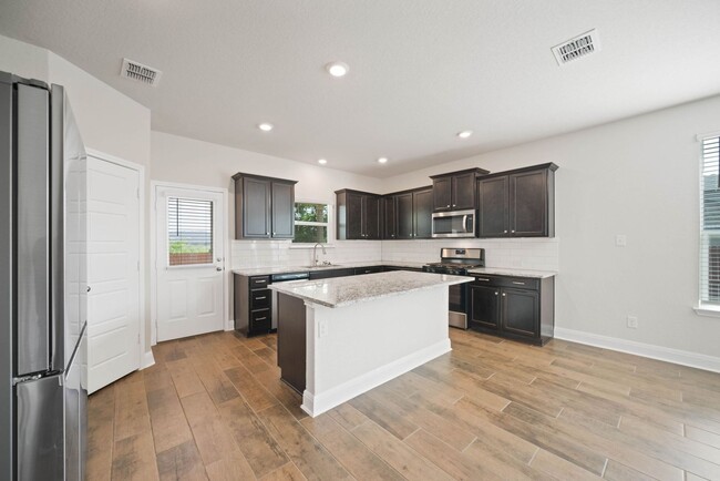 Building Photo - 4 Bedroom 3 Bathroom located in Copper Can...