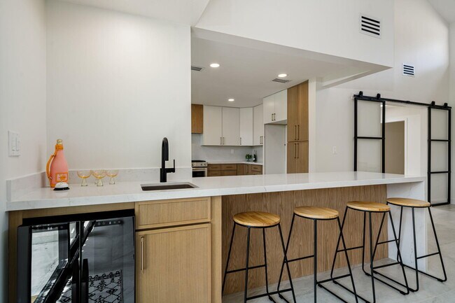 Building Photo - 179 Gran Via