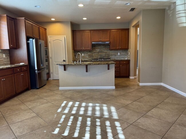 Building Photo - Beautiful 3 bedroom in Whitney Ranch