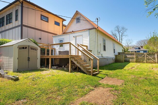 Building Photo - Located in the heart of Cleveland Park, this charming home has it all!