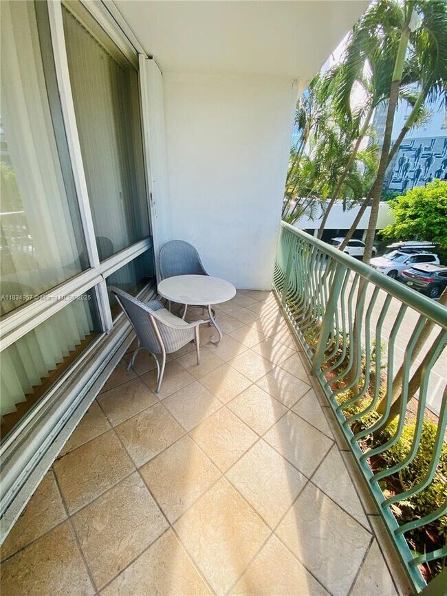 Building Photo - 1408 Brickell Bay Dr