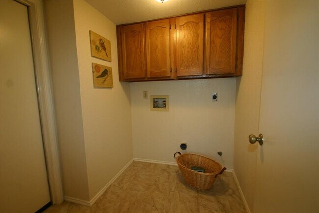 Building Photo - 4203 Dauphine Dr