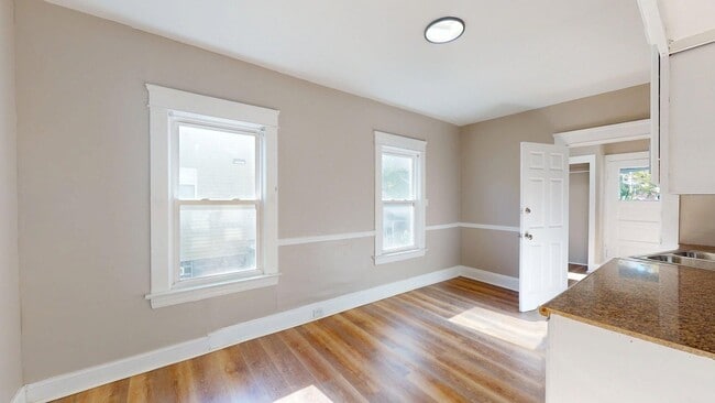 Building Photo - 2818 E 119th St