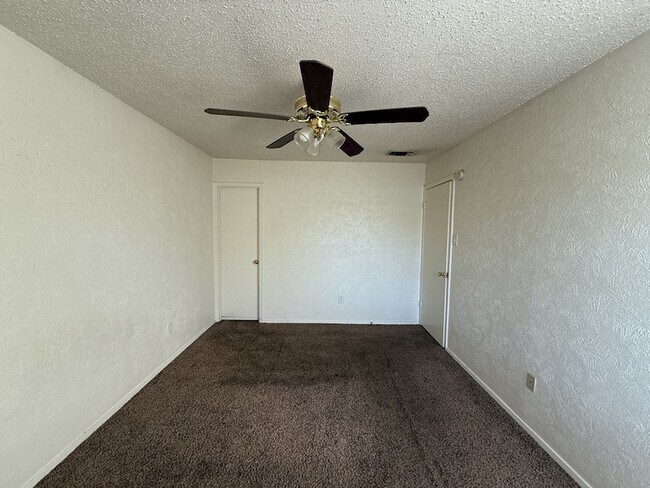 Building Photo - 1021 Pleasant Valley Ln