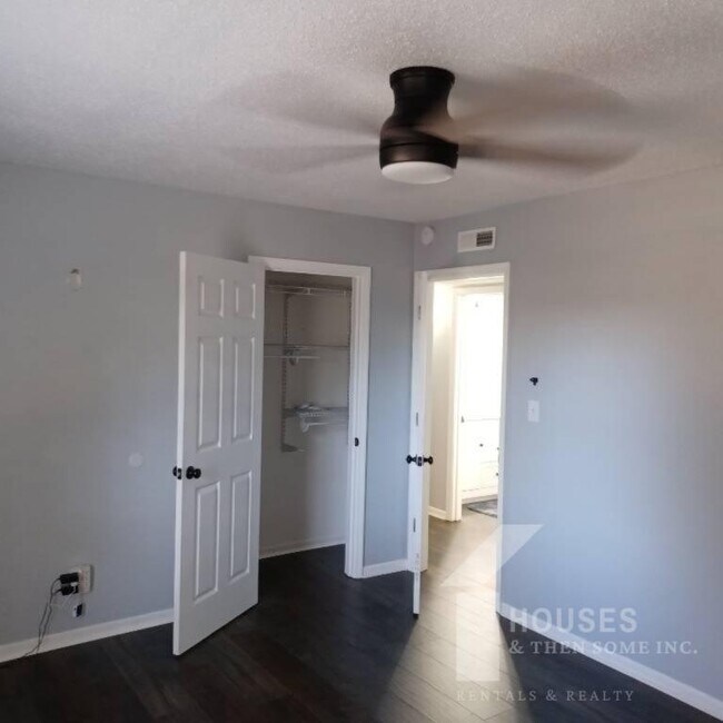 Building Photo - 14 Baggott St