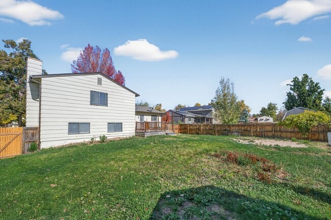 Building Photo - For Rent: Charming 4-Bedroom Tri-Level in ...