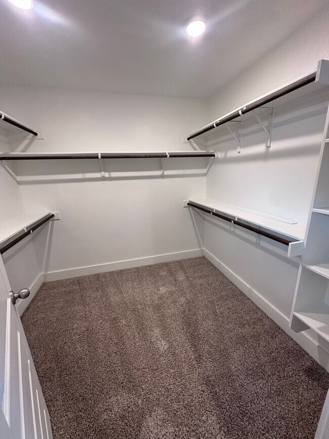 Building Photo - Modern 3-Bedroom, 2.5-Bathroom in Easton Park!