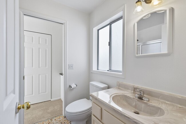 Building Photo - Beautiful 3-bedroom, 3-bath home on corner lot!