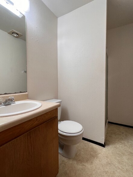 Building Photo - 10522 Lake City Way NE