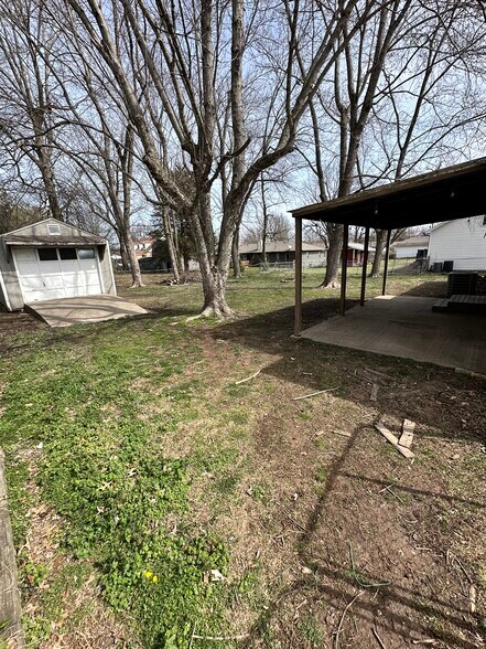 Building Photo - 413 W Elm St