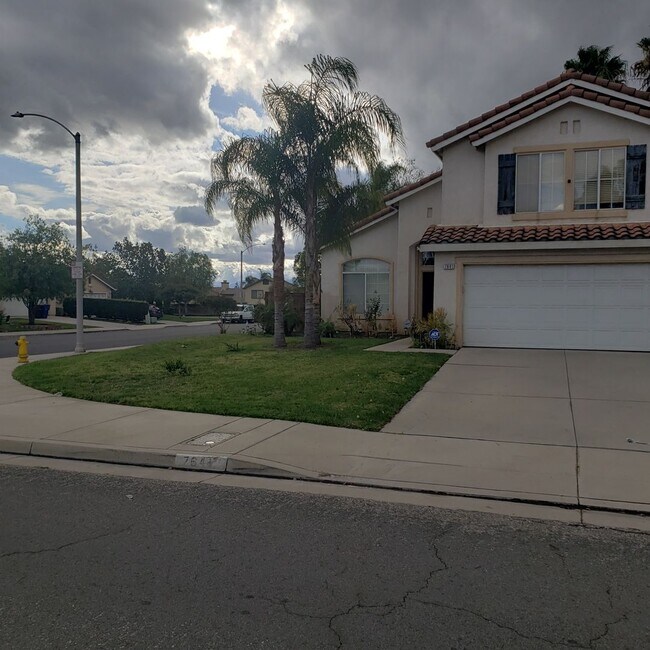 Building Photo - (Mission Grove) 5 BEDROOM, 1 bedroom downs...