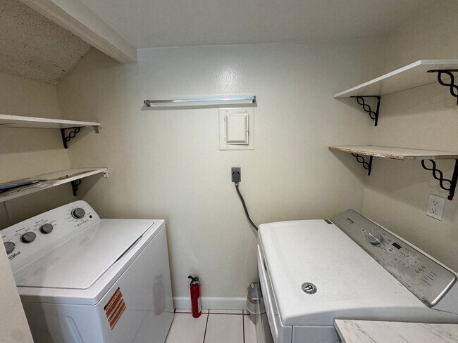 Building Photo - Relaxed Living in the Heart of Newbury Park