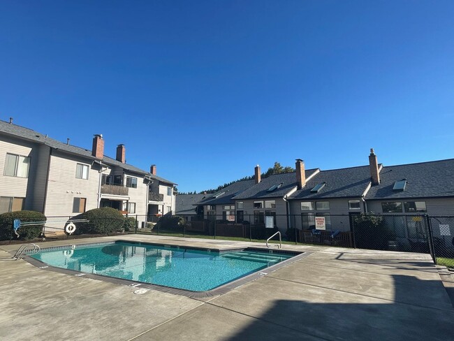 Building Photo - 2Bd/2Ba Unit Located in a Lovely Private Neighborhood in Happy Valley ~ Detached Garage, Washer &...