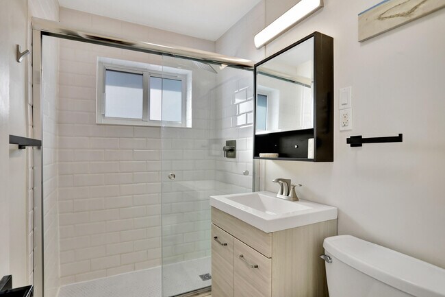 Building Photo - 3208 Marine Dr