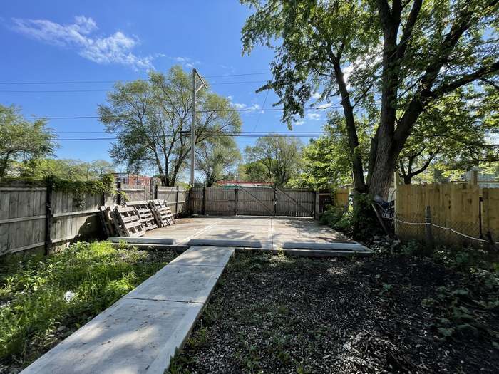 Building Photo - 1611 S Trumbull Ave