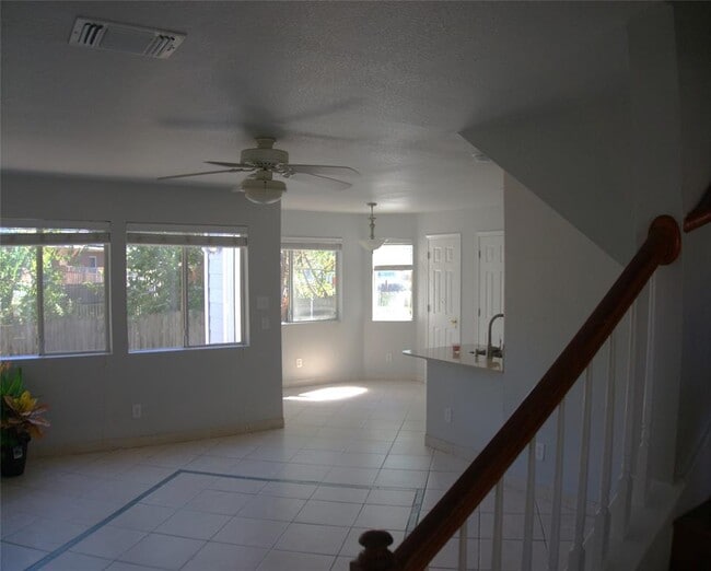 Building Photo - 1512 Parkfield Cir