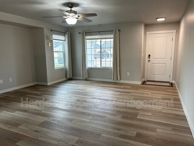 Building Photo - 7051 W Plateau Crk Dr