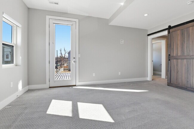 Building Photo - $5,640.95, $300 off the first month's rent, 4 Beds - 5 Bath, Townhouse in Denver with Office!