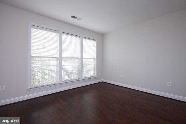 Building Photo - 300 King Farm Blvd