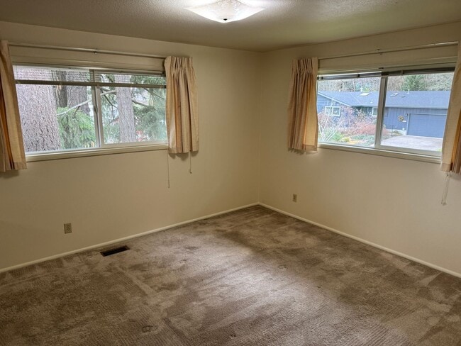 Building Photo - Updated 2 bedroom 1 bathroom house in Eugene!