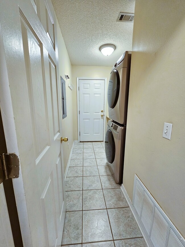 Building Photo - 5168 Whitehurst Ln