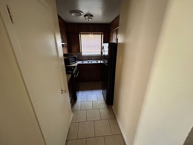 Building Photo - 3 bedroom 1 bath