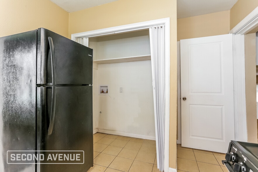 Building Photo - 7048 Alpine St