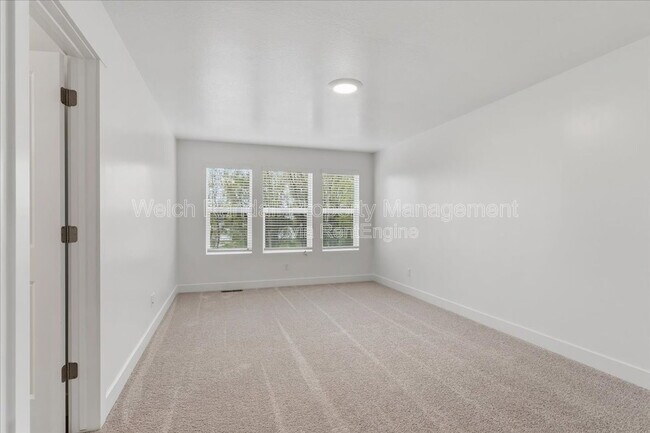 Building Photo - 1045 N 200 W