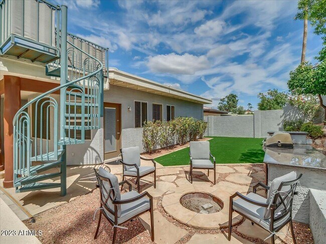 Building Photo - 3351 E Las Rocas Dr