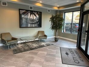 Building Photo - 186 Broadway