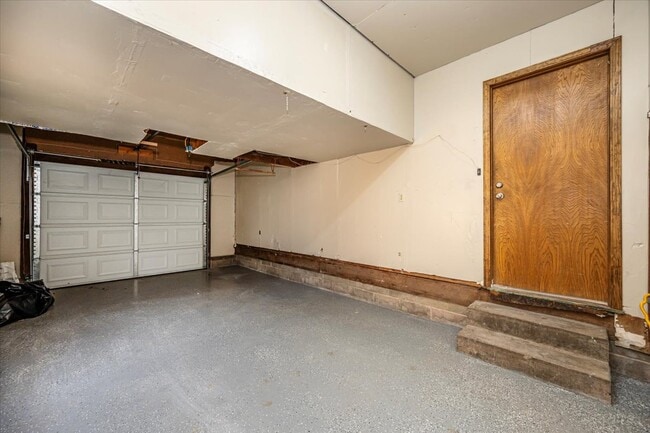 Building Photo - 809 N Ross Ave