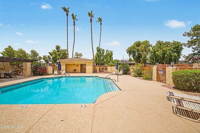 Building Photo - Welcome to this charming 2-bedroom, 2-bath condo in a gated Ventana Condominiums