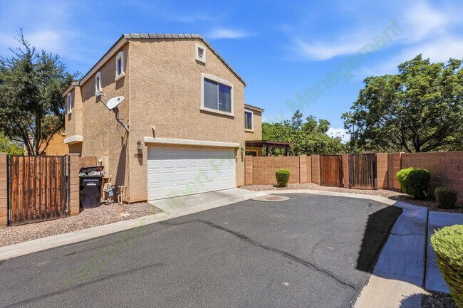 Building Photo - Beautiful Home in the Highly Desirable Lyon's Gate Community!