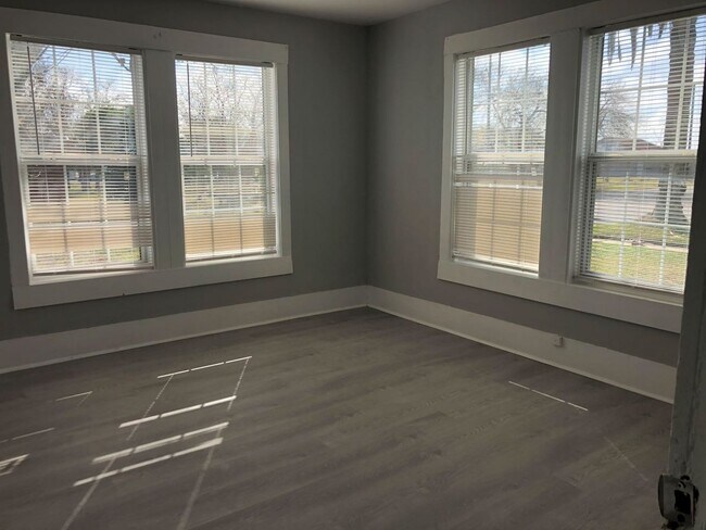 Building Photo - Gorgeous all renovated Home in Freeport, TX!