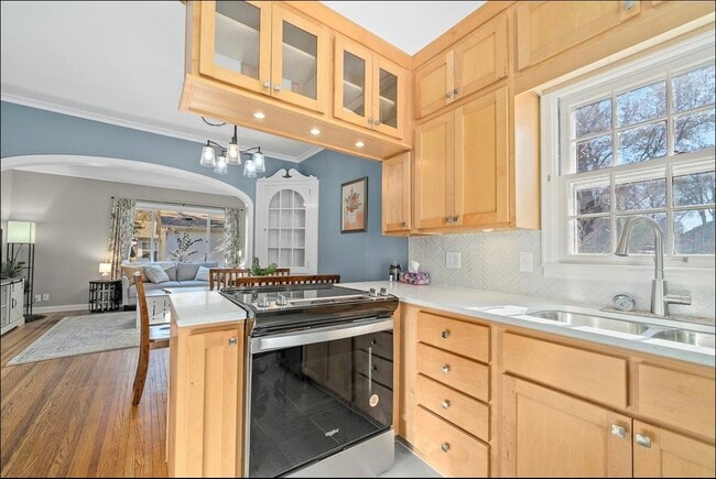 Building Photo - 2116 W 21st St