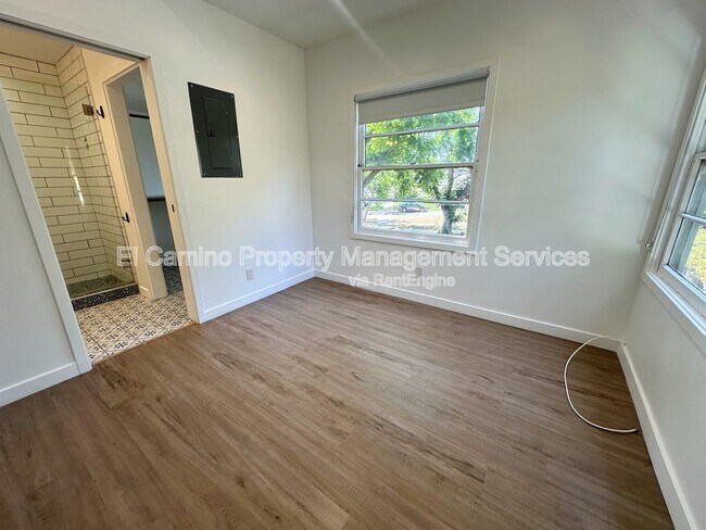 Building Photo - 425 E Wellington Ave