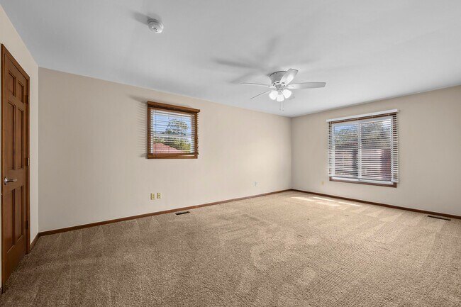 Building Photo - 38636 Rutgers Dr