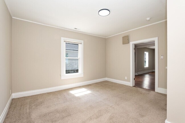 Building Photo - Recently Renovated Three bedroom Home!