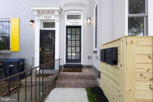 Building Photo - 1239 5th St NW