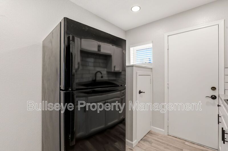 Building Photo - 840 E Turney Ave