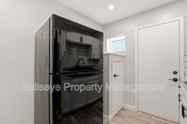 Building Photo - 840 E Turney Ave