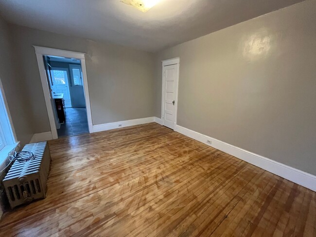 Building Photo - Spacious Apartment in Mercersburg