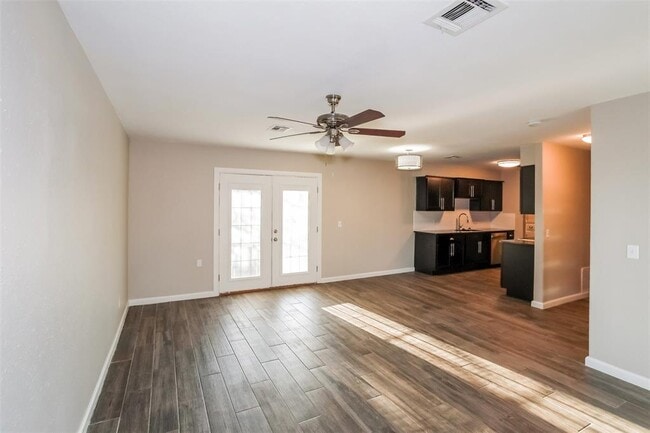 Building Photo - 8917 S Hillcrest Dr