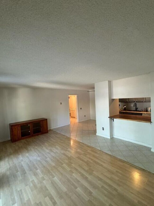 Building Photo - 1 Bed 1 Bath Close to Lake Murray